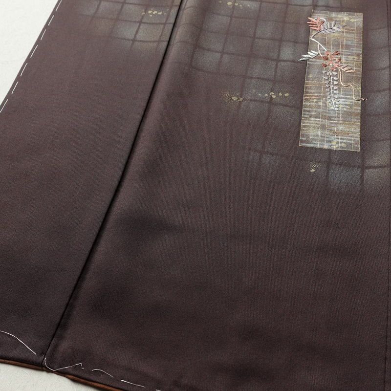 付け下げ しつけ糸付き 一つ紋付き 正絹 人物・動物柄 袷仕立て 身丈164cm 裄丈64.5cm リサイクル着物 着物 刺繍 箔 茶_画像4