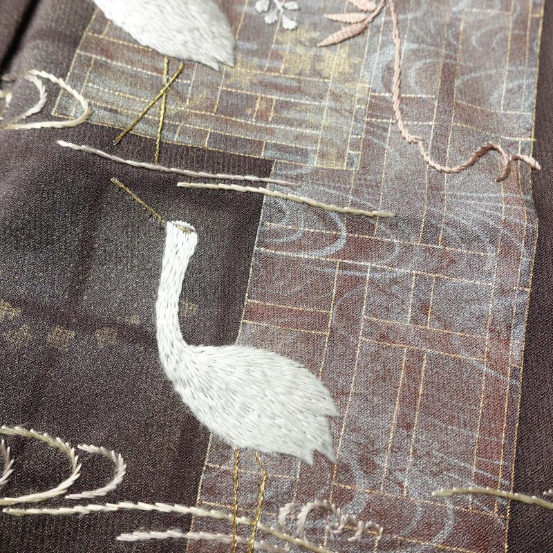 付け下げ しつけ糸付き 一つ紋付き 正絹 人物・動物柄 袷仕立て 身丈164cm 裄丈64.5cm リサイクル着物 着物 刺繍 箔 茶_画像7