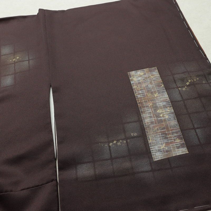 付け下げ しつけ糸付き 一つ紋付き 正絹 人物・動物柄 袷仕立て 身丈164cm 裄丈64.5cm リサイクル着物 着物 刺繍 箔 茶_画像14