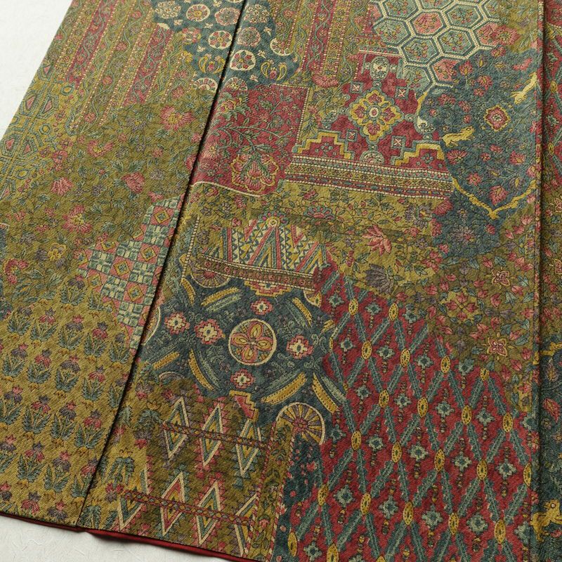 小紋 縮緬 正絹 幾何学柄・抽象柄 袷仕立て 身丈159cm 裄丈64cm リサイクル着物 着物 多色使い_画像4