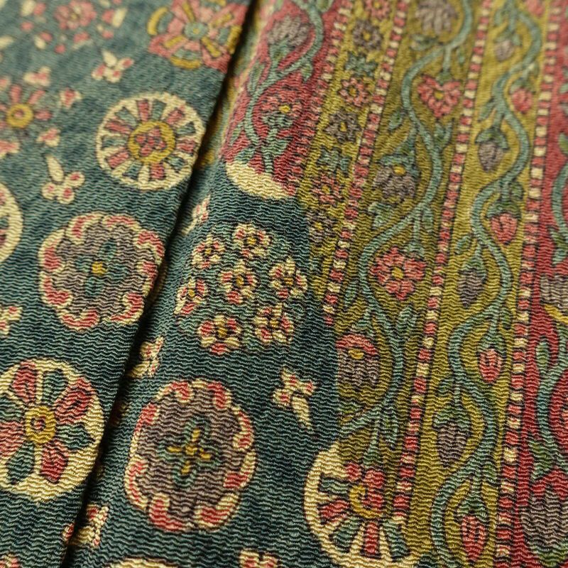 小紋 縮緬 正絹 幾何学柄・抽象柄 袷仕立て 身丈159cm 裄丈64cm リサイクル着物 着物 多色使い_画像11