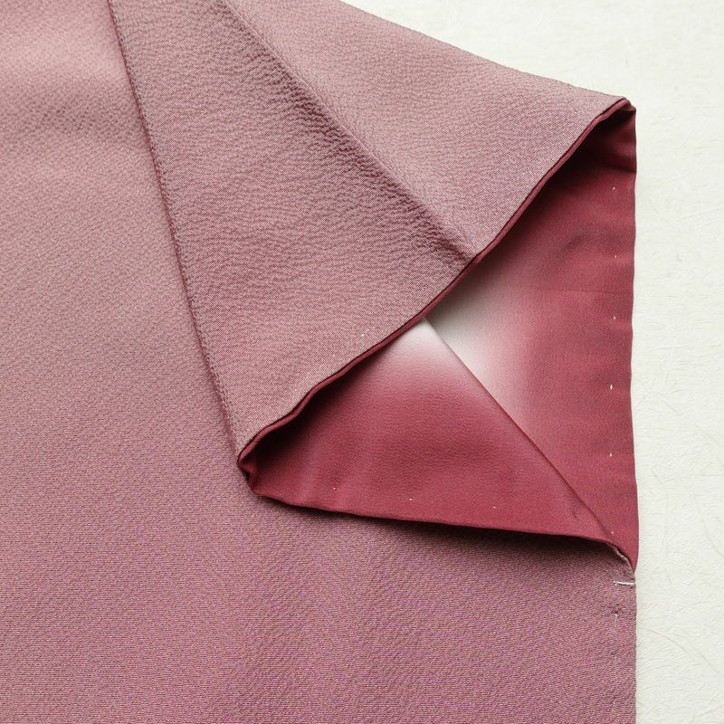 付け下げ 縮緬 スワトウ刺繍 一つ紋付き 正絹 幾何学柄・抽象柄 袷仕立て 身丈149.5cm 裄丈63cm リサイクル着物 一部しつけ糸付き 着物 入学式 卒業式 七五三 お宮参り フォーマル 上品 紫・藤色_画像14