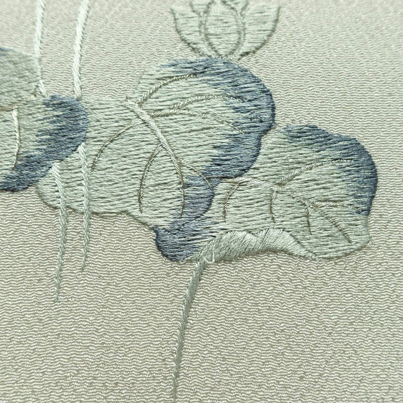 名古屋帯 太鼓柄 縮緬 正絹 木の葉・植物柄 名古屋仕立て なごや帯 リサイクル帯 帯 刺繍 銀糸 シンプル 上品 グレー_画像4