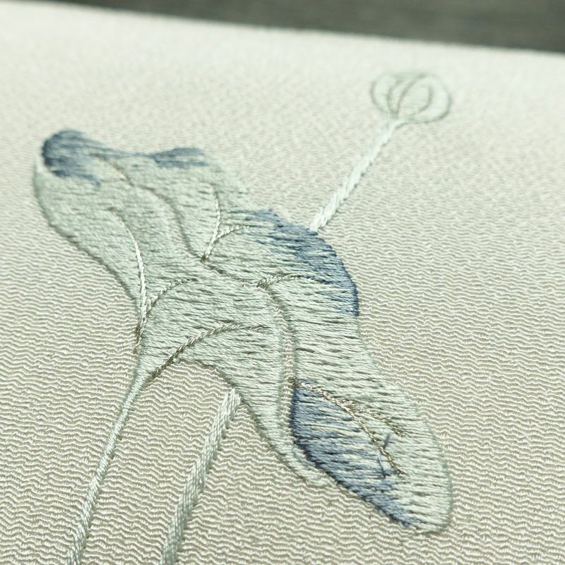 名古屋帯 太鼓柄 縮緬 正絹 木の葉・植物柄 名古屋仕立て なごや帯 リサイクル帯 帯 刺繍 銀糸 シンプル 上品 グレー_画像5