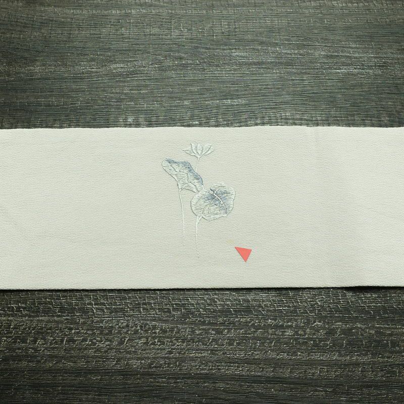 名古屋帯 太鼓柄 縮緬 正絹 木の葉・植物柄 名古屋仕立て なごや帯 リサイクル帯 帯 刺繍 銀糸 シンプル 上品 グレー_画像13