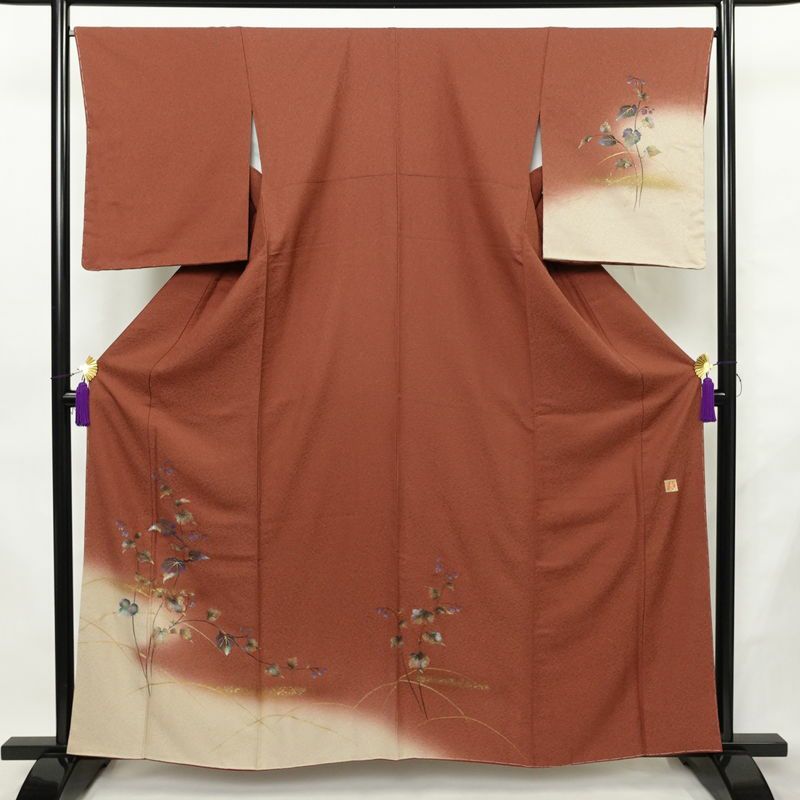 付け下げ 美品 落款入り しつけ糸付き 正絹 木の葉・植物柄 袷仕立て 身丈160.5cm 裄丈66.5cm リサイクル着物 着物 箔 茶_画像1