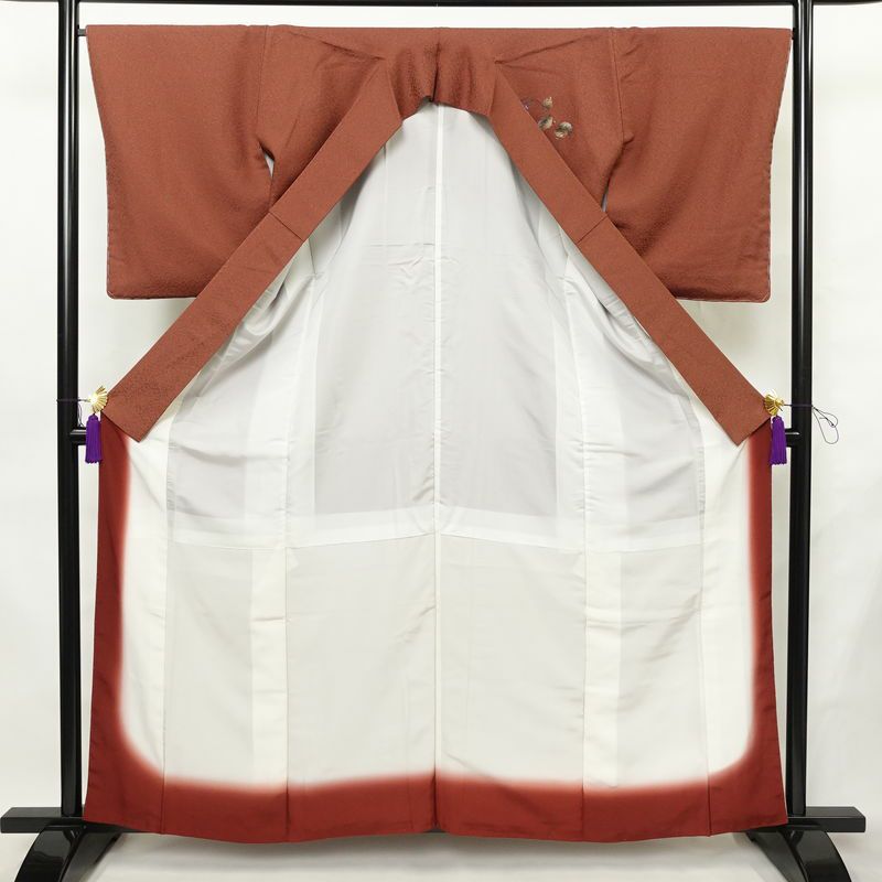 付け下げ 美品 落款入り しつけ糸付き 正絹 木の葉・植物柄 袷仕立て 身丈160.5cm 裄丈66.5cm リサイクル着物 着物 箔 茶_画像3