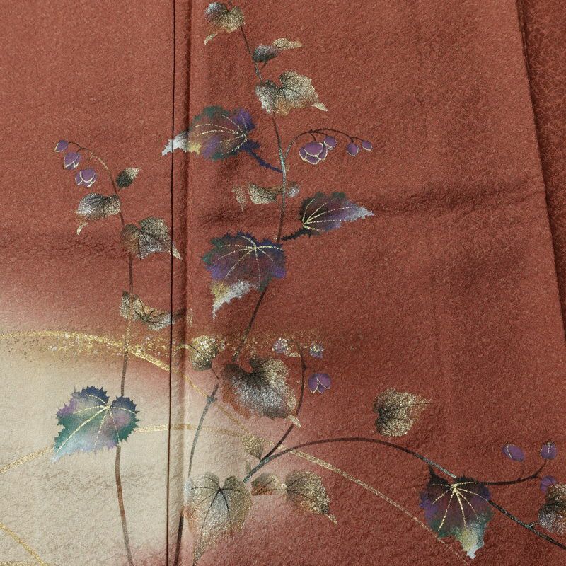 付け下げ 美品 落款入り しつけ糸付き 正絹 木の葉・植物柄 袷仕立て 身丈160.5cm 裄丈66.5cm リサイクル着物 着物 箔 茶_画像6