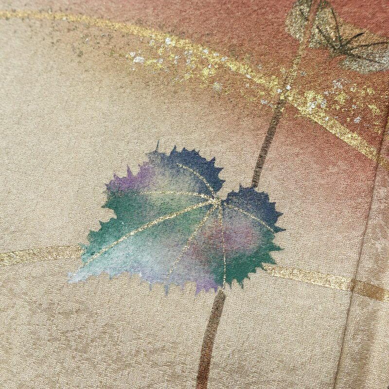 付け下げ 美品 落款入り しつけ糸付き 正絹 木の葉・植物柄 袷仕立て 身丈160.5cm 裄丈66.5cm リサイクル着物 着物 箔 茶_画像9