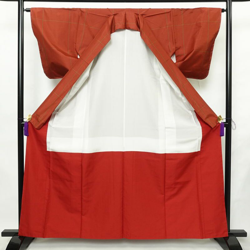 紬 しつけ糸付き 正絹 チェック・格子柄 袷仕立て 身丈162cm 裄丈63.5cm リサイクル着物 着物 モダン シンプル 赤・朱_画像3