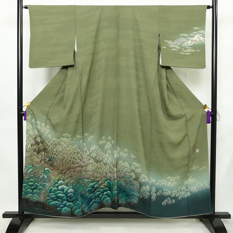 付け下げ 落款入り ふくれ織 正絹 風景柄 袷仕立て 身丈154cm 裄丈63.5cm リサイクル着物 着物 刺繍 金彩 フォーマル 緑・うぐいす色_画像1