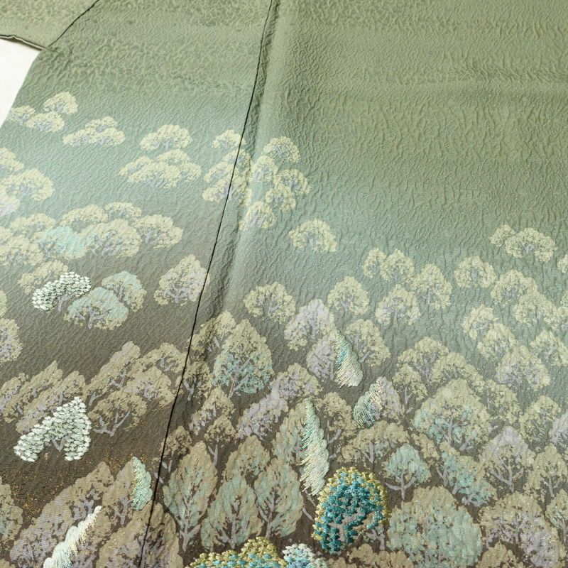 付け下げ 落款入り ふくれ織 正絹 風景柄 袷仕立て 身丈154cm 裄丈63.5cm リサイクル着物 着物 刺繍 金彩 フォーマル 緑・うぐいす色_画像5