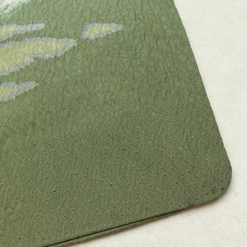 付け下げ 落款入り ふくれ織 正絹 風景柄 袷仕立て 身丈154cm 裄丈63.5cm リサイクル着物 着物 刺繍 金彩 フォーマル 緑・うぐいす色_画像15