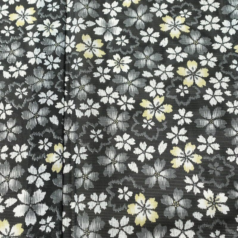 盛夏 小紋 良品 夏用 ポリエステル 花柄 単衣仕立て 身丈164.5cm 裄丈65.5cm リサイクル着物 着物 桜 黒_画像6