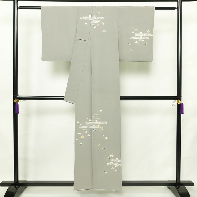 訪問着 縮緬 正絹 古典柄 袷仕立て 身丈154.5cm 裄丈63.5cm リサイクル着物 着物 上品 グレー_画像2