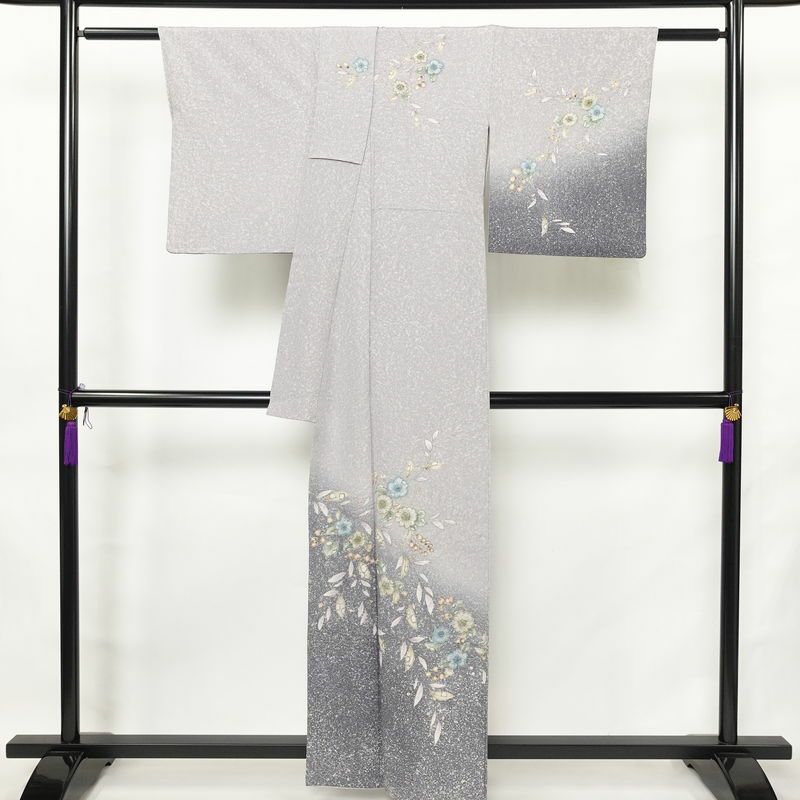 訪問着 縮緬 辻が花 正絹 花柄 袷仕立て 身丈159.5cm 裄丈67.5cm リサイクル着物 着物 入学式 卒業式 七五三 お宮参り フォーマル 紫・藤色_画像2