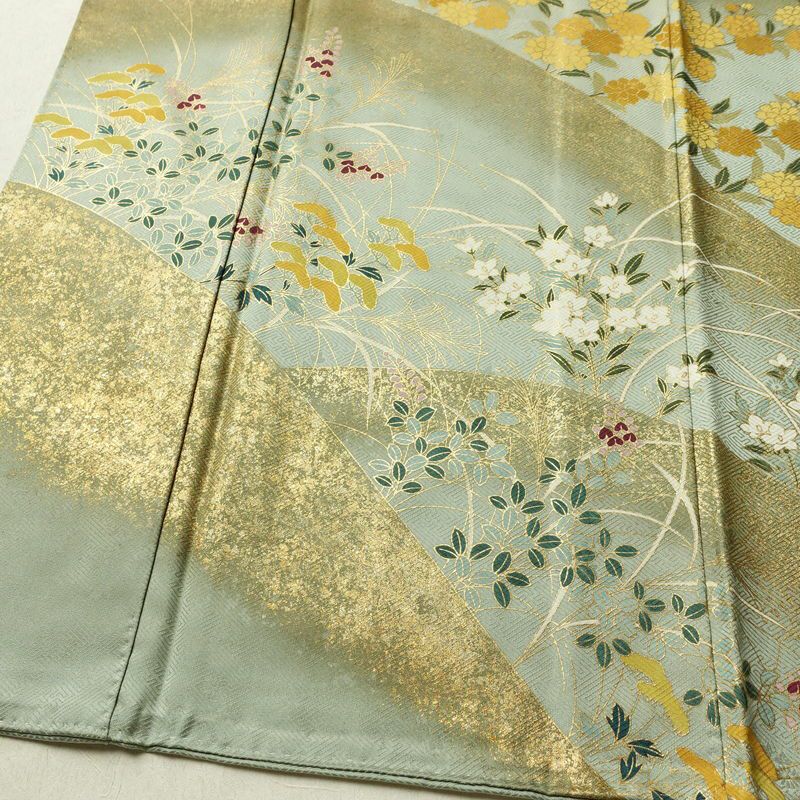 付け下げ 綸子 金駒刺繍 正絹 木の葉・植物柄 袷仕立て 身丈162.5cm 裄丈68.5cm リサイクル着物 一部しつけ糸付き 着物 箔 金彩 入学式 卒業式 七五三 お宮参り フォーマル 緑・うぐいす色_画像4