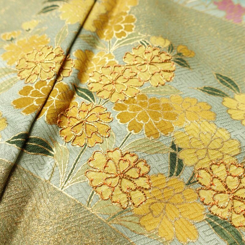 付け下げ 綸子 金駒刺繍 正絹 木の葉・植物柄 袷仕立て 身丈162.5cm 裄丈68.5cm リサイクル着物 一部しつけ糸付き 着物 箔 金彩 入学式 卒業式 七五三 お宮参り フォーマル 緑・うぐいす色_画像7