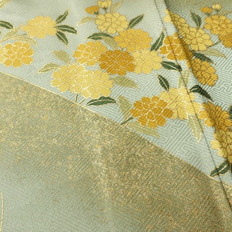 付け下げ 綸子 金駒刺繍 正絹 木の葉・植物柄 袷仕立て 身丈162.5cm 裄丈68.5cm リサイクル着物 一部しつけ糸付き 着物 箔 金彩 入学式 卒業式 七五三 お宮参り フォーマル 緑・うぐいす色_画像9