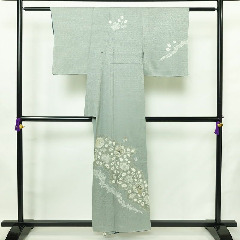 付け下げ 良品 綸子 しつけ糸付き 絞り 正絹 花柄 袷仕立て 身丈155.5cm 裄丈65cm リサイクル着物 着物 刺繍 入学式 卒業式 七五三 お宮参り フォーマル 上品 青・紺_画像2