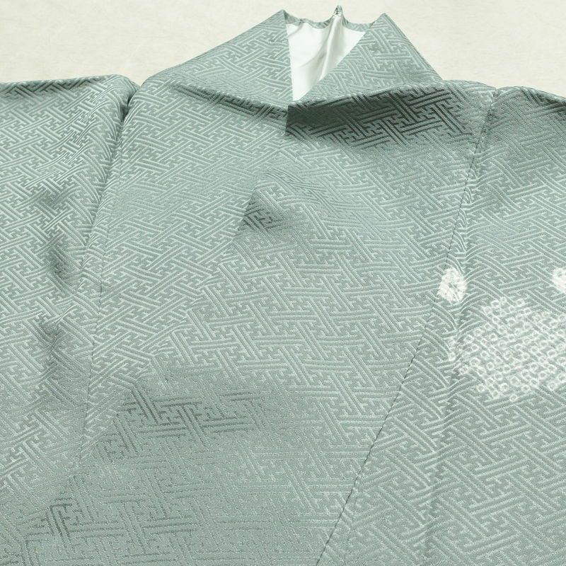 付け下げ 良品 綸子 しつけ糸付き 絞り 正絹 花柄 袷仕立て 身丈155.5cm 裄丈65cm リサイクル着物 着物 刺繍 入学式 卒業式 七五三 お宮参り フォーマル 上品 青・紺_画像17