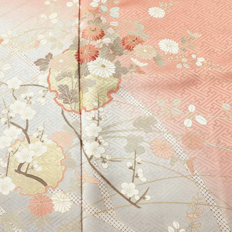 訪問着 良品 落款入り 綸子 正絹 木の葉・植物柄 袷仕立て 身丈159.5cm 裄丈63cm リサイクル着物 一部しつけ糸付き 着物 箔 刺繍 金彩 入学式 卒業式 七五三 お宮参り フォーマル 菊 萩 雪輪 サーモンピンク ピンク_画像6