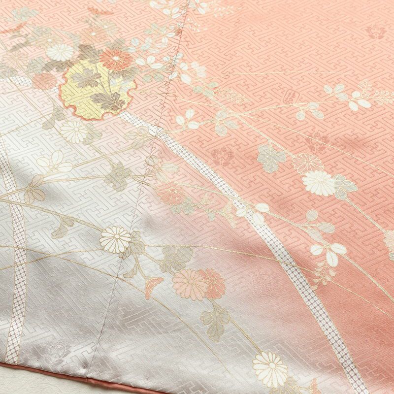 訪問着 良品 落款入り 綸子 正絹 木の葉・植物柄 袷仕立て 身丈159.5cm 裄丈63cm リサイクル着物 一部しつけ糸付き 着物 箔 刺繍 金彩 入学式 卒業式 七五三 お宮参り フォーマル 菊 萩 雪輪 サーモンピンク ピンク_画像13