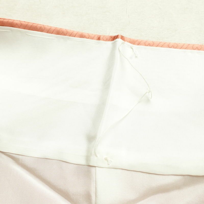 訪問着 良品 落款入り 綸子 正絹 木の葉・植物柄 袷仕立て 身丈159.5cm 裄丈63cm リサイクル着物 一部しつけ糸付き 着物 箔 刺繍 金彩 入学式 卒業式 七五三 お宮参り フォーマル 菊 萩 雪輪 サーモンピンク ピンク_画像21