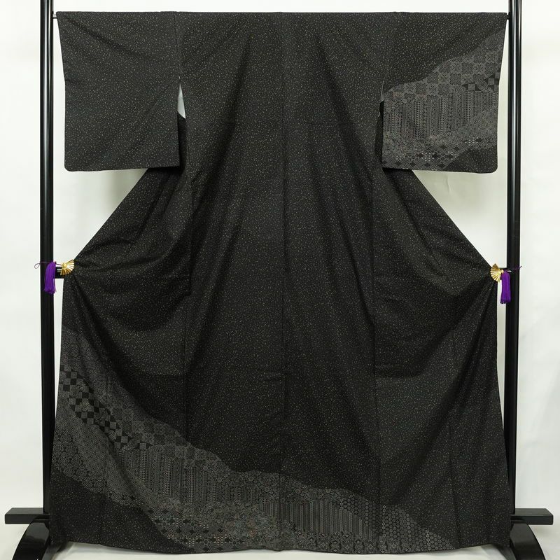 付け下げ 正絹 幾何学柄・抽象柄 袷仕立て 身丈167cm 裄丈66.5cm リサイクル着物 着物 紬地 黒_画像1