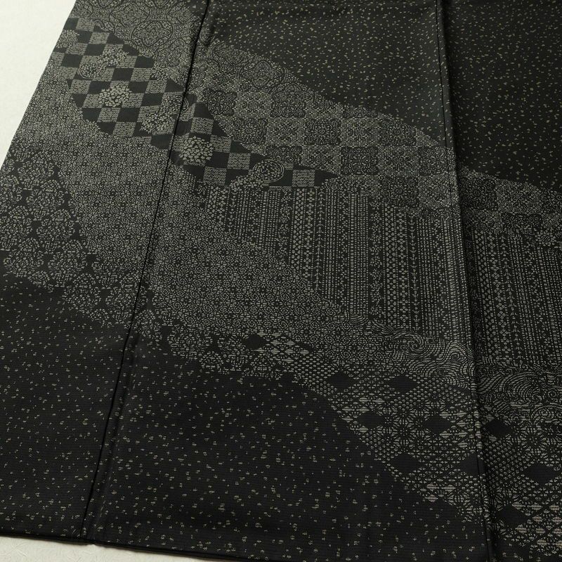 付け下げ 正絹 幾何学柄・抽象柄 袷仕立て 身丈167cm 裄丈66.5cm リサイクル着物 着物 紬地 黒_画像4