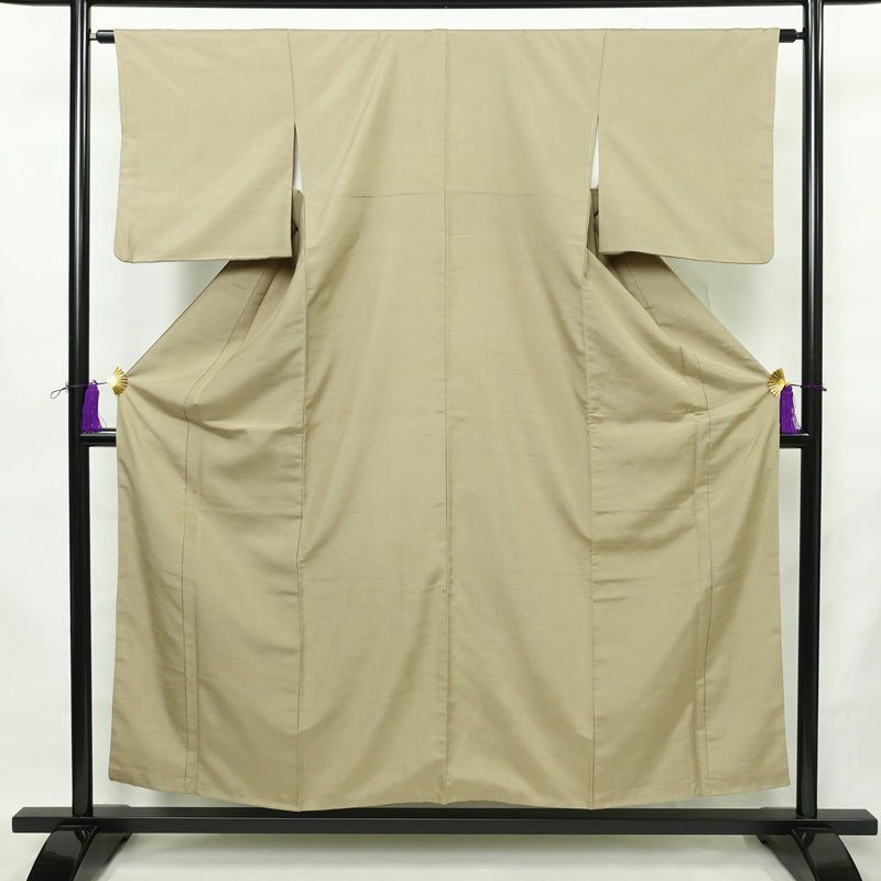 紬 正絹 無地 袷仕立て 身丈154cm 裄丈63cm リサイクル着物 着物 シンプル ベージュ_画像1
