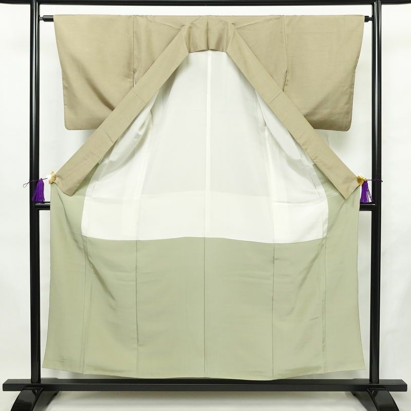 紬 正絹 無地 袷仕立て 身丈154cm 裄丈63cm リサイクル着物 着物 シンプル ベージュ_画像3