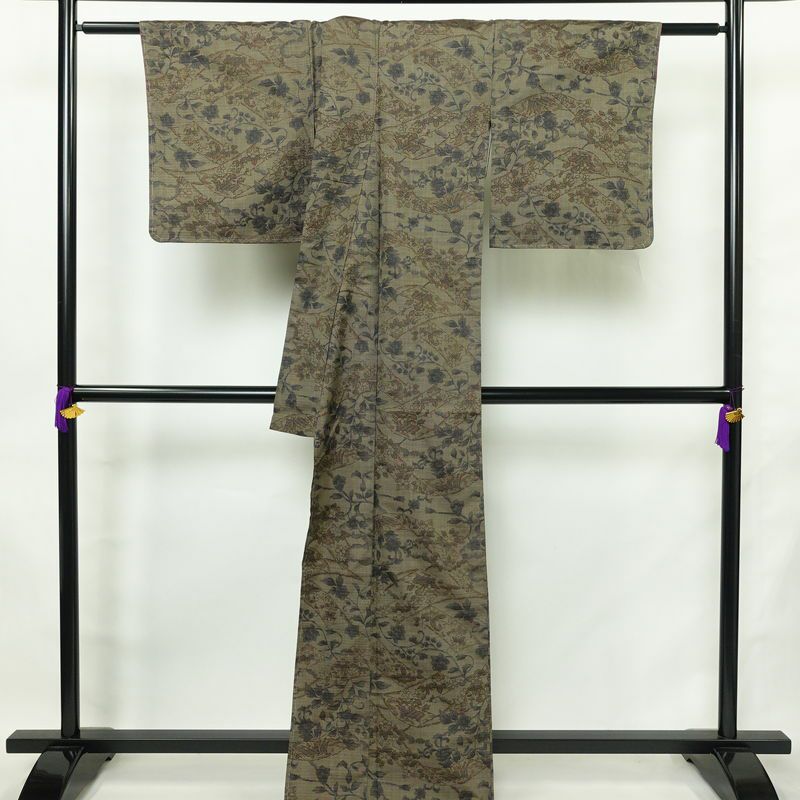 紬 良品 辻が花紬 伊織 しつけ糸付き 正絹 木の葉・植物柄 袷仕立て 身丈167.5cm 裄丈68cm リサイクル着物 着物 茶_画像2