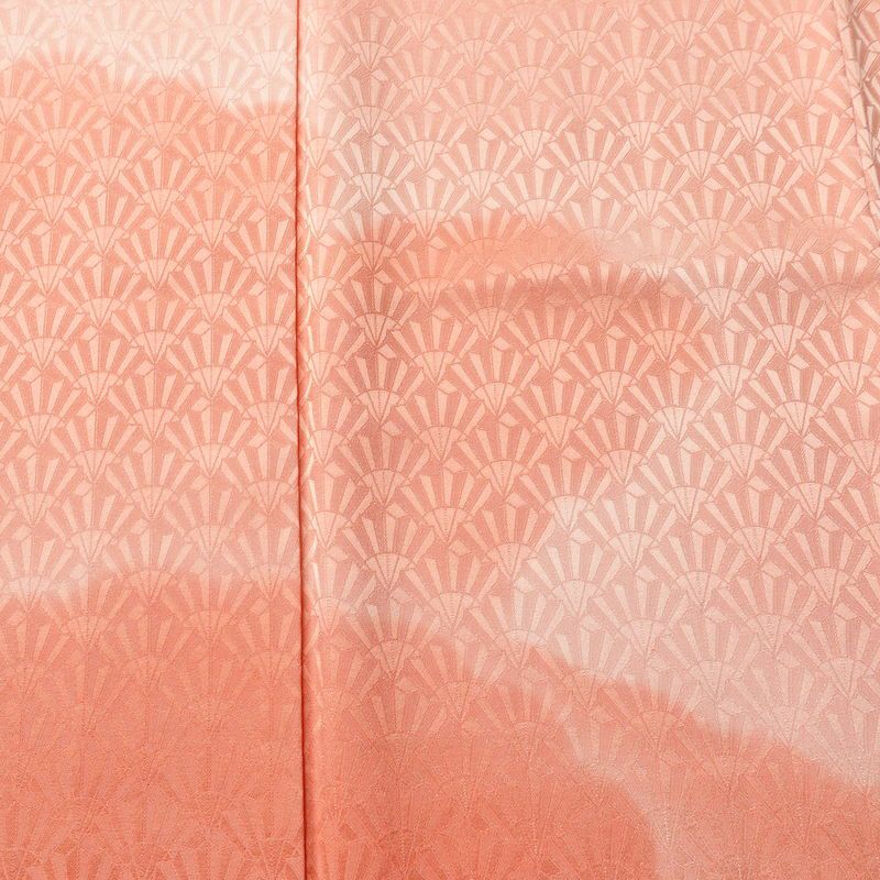 付け下げ 良品 綸子 正絹 古典柄 袷仕立て 身丈156.5cm 裄丈63cm リサイクル着物 着物 入学式 卒業式 七五三 お宮参り フォーマル 上品 サーモンピンク ピンク_画像6