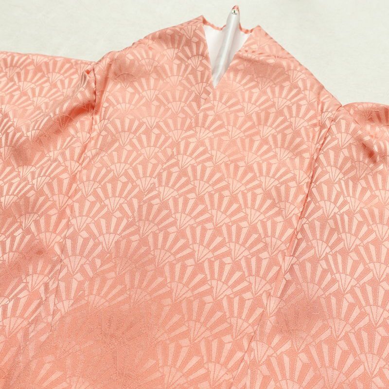 付け下げ 良品 綸子 正絹 古典柄 袷仕立て 身丈156.5cm 裄丈63cm リサイクル着物 着物 入学式 卒業式 七五三 お宮参り フォーマル 上品 サーモンピンク ピンク_画像17