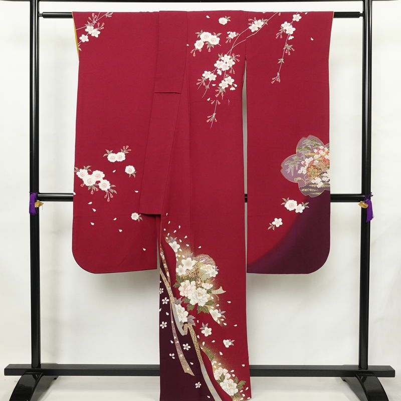 振袖 良品 縮緬 正絹 花柄 袷仕立て 身丈161cm 裄丈70cm リサイクル着物 着物 箔 金彩 成人式 二十歳 二十歳の集い パーティー フォーマル 桜 赤紫 紫・藤色_画像2