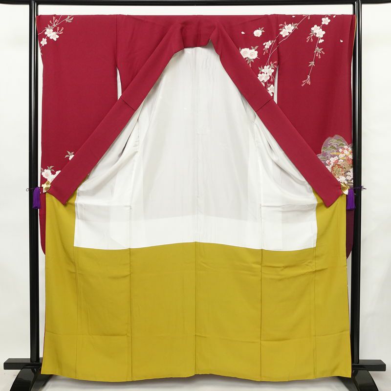 振袖 良品 縮緬 正絹 花柄 袷仕立て 身丈161cm 裄丈70cm リサイクル着物 着物 箔 金彩 成人式 二十歳 二十歳の集い パーティー フォーマル 桜 赤紫 紫・藤色_画像3
