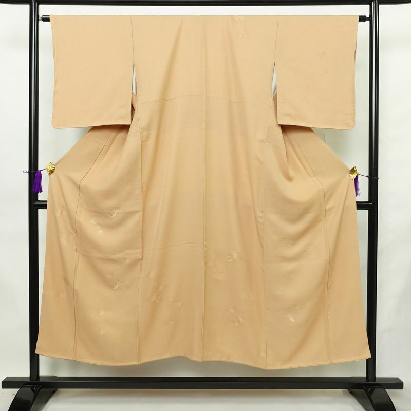 付け下げ 良品 しつけ糸付き スワトウ刺繍 正絹 古典柄 袷仕立て 身丈148.5cm 裄丈63cm リサイクル着物 着物 入学式 卒業式 七五三 お宮参り フォーマル シンプル おしゃれ 上品 ベージュ_画像1