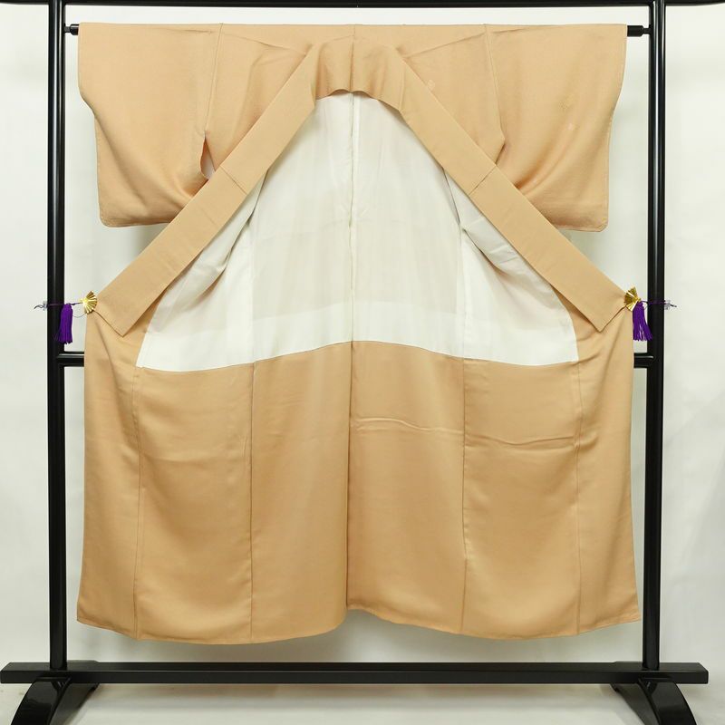 付け下げ 良品 しつけ糸付き スワトウ刺繍 正絹 古典柄 袷仕立て 身丈148.5cm 裄丈63cm リサイクル着物 着物 入学式 卒業式 七五三 お宮参り フォーマル シンプル おしゃれ 上品 ベージュ_画像3