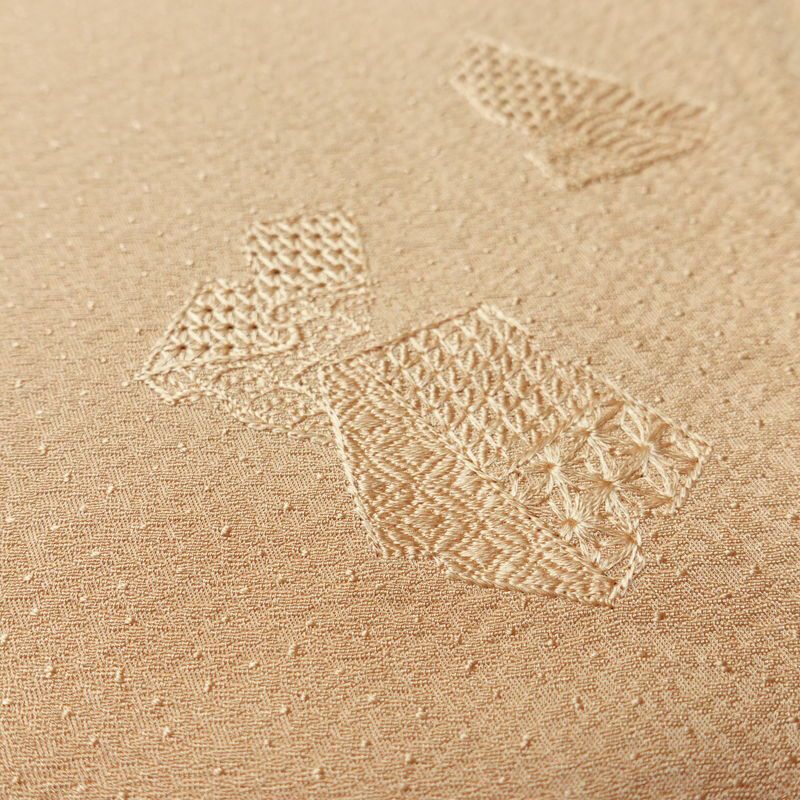 付け下げ 良品 しつけ糸付き スワトウ刺繍 正絹 古典柄 袷仕立て 身丈148.5cm 裄丈63cm リサイクル着物 着物 入学式 卒業式 七五三 お宮参り フォーマル シンプル おしゃれ 上品 ベージュ_画像7