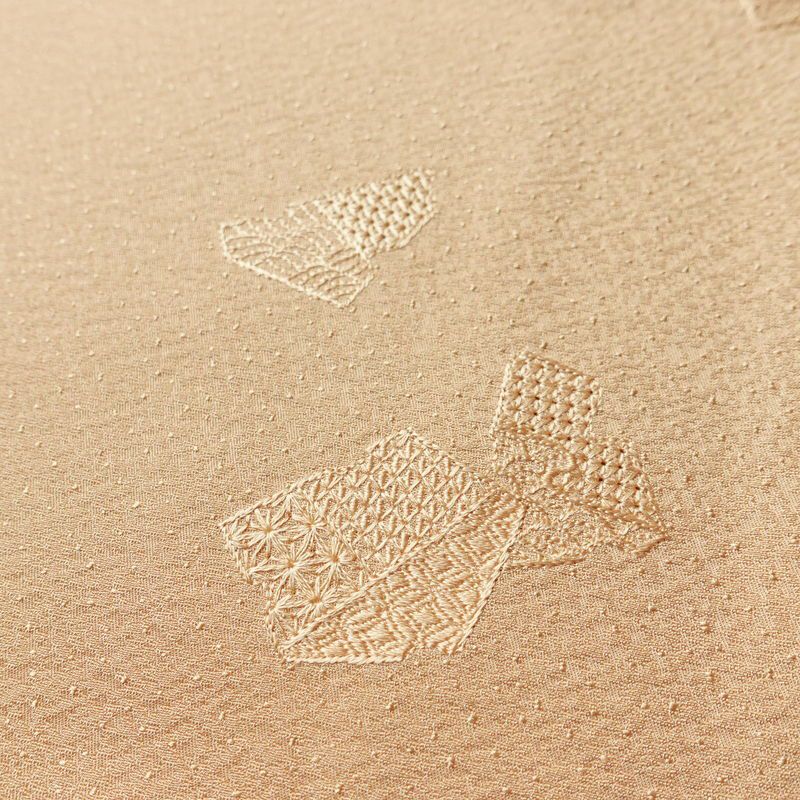 付け下げ 良品 しつけ糸付き スワトウ刺繍 正絹 古典柄 袷仕立て 身丈148.5cm 裄丈63cm リサイクル着物 着物 入学式 卒業式 七五三 お宮参り フォーマル シンプル おしゃれ 上品 ベージュ_画像10