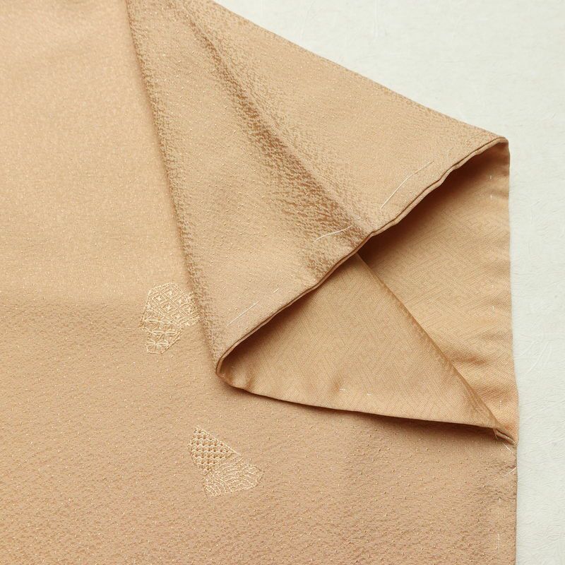 付け下げ 良品 しつけ糸付き スワトウ刺繍 正絹 古典柄 袷仕立て 身丈148.5cm 裄丈63cm リサイクル着物 着物 入学式 卒業式 七五三 お宮参り フォーマル シンプル おしゃれ 上品 ベージュ_画像15