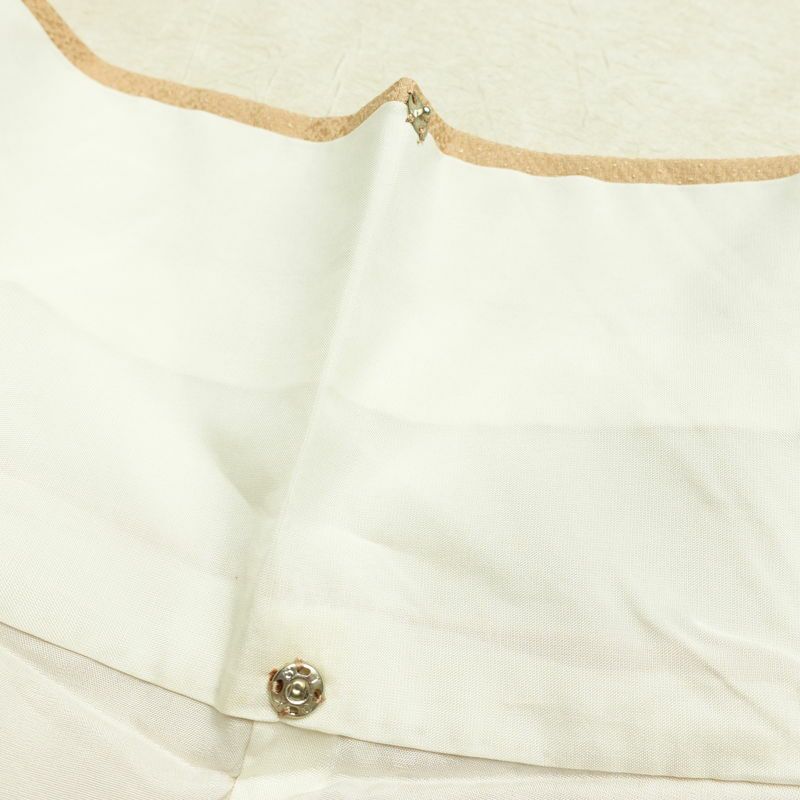 付け下げ 良品 しつけ糸付き スワトウ刺繍 正絹 古典柄 袷仕立て 身丈148.5cm 裄丈63cm リサイクル着物 着物 入学式 卒業式 七五三 お宮参り フォーマル シンプル おしゃれ 上品 ベージュ_画像20