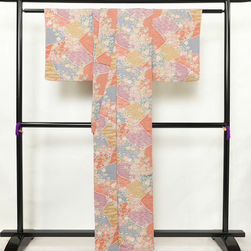 小紋 美品 しつけ糸付き 縮緬 総柄 正絹 古典柄 袷仕立て 身丈161.5cm 裄丈65cm リサイクル着物 着物 菊 亀甲 流水 露芝 多色使い_画像2