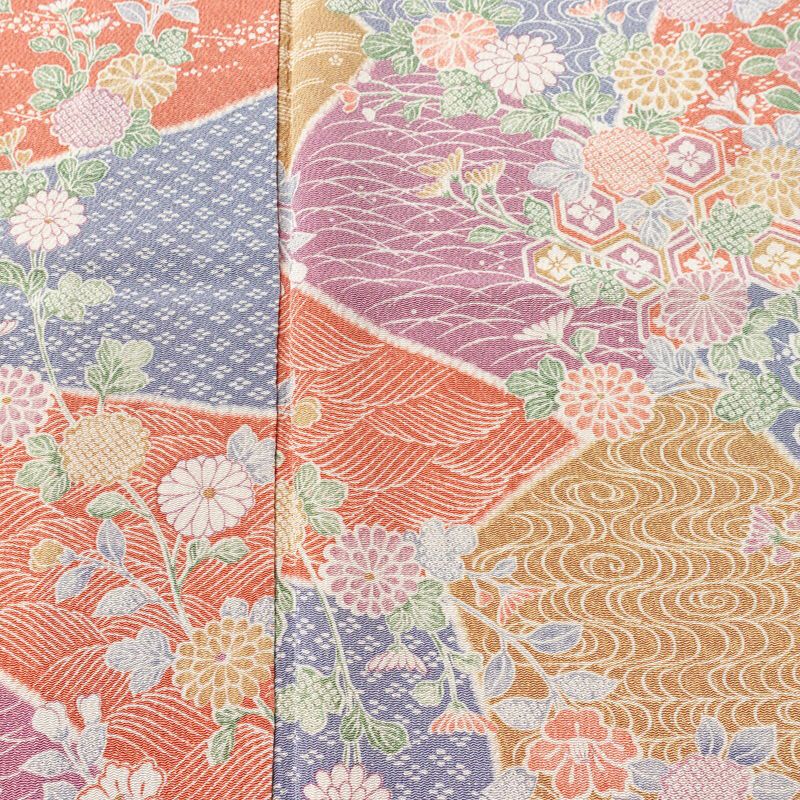 小紋 美品 しつけ糸付き 縮緬 総柄 正絹 古典柄 袷仕立て 身丈161.5cm 裄丈65cm リサイクル着物 着物 菊 亀甲 流水 露芝 多色使い_画像6