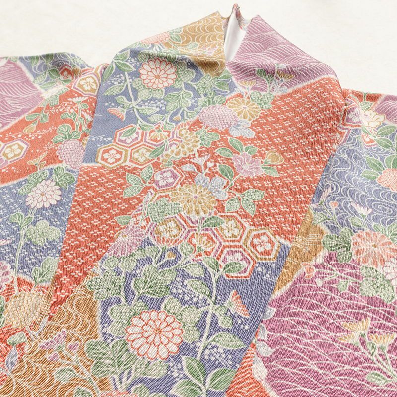 小紋 美品 しつけ糸付き 縮緬 総柄 正絹 古典柄 袷仕立て 身丈161.5cm 裄丈65cm リサイクル着物 着物 菊 亀甲 流水 露芝 多色使い_画像16
