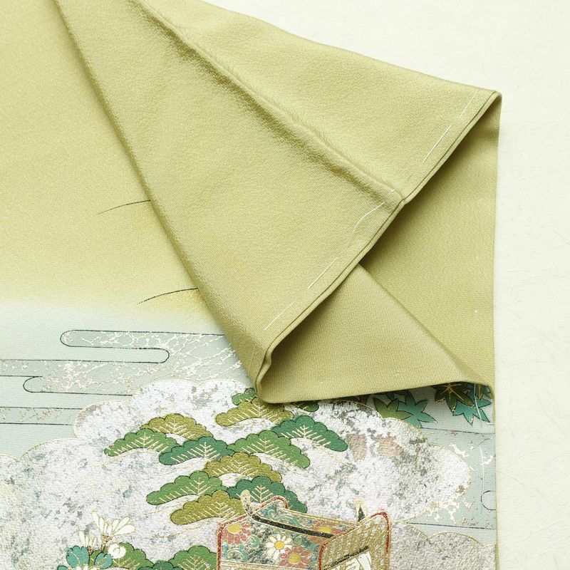 付け下げ 美品 しつけ糸付き 縮緬 トールサイズ 正絹 風景柄 袷仕立て 身丈173cm 裄丈68.5cm リサイクル着物 着物 箔 共八掛 金彩 入学式 卒業式 七五三 お宮参り フォーマル 緑・うぐいす色_画像15