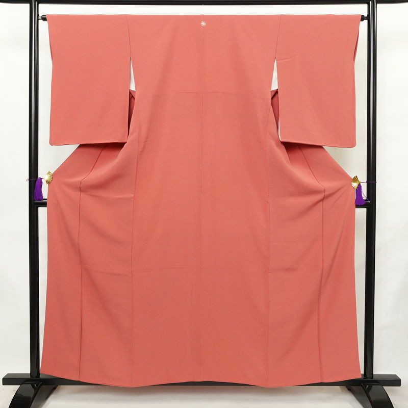 色無地 良品 一つ紋付き 正絹 無地 袷仕立て 身丈157cm 裄丈64cm リサイクル着物 着物 お茶会 フォーマル シンプル ピンク_画像1