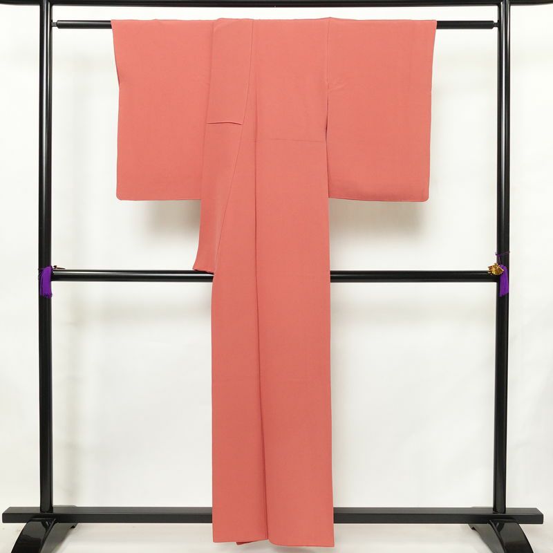 色無地 良品 一つ紋付き 正絹 無地 袷仕立て 身丈157cm 裄丈64cm リサイクル着物 着物 お茶会 フォーマル シンプル ピンク_画像2