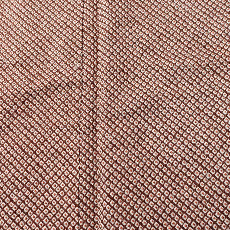 小紋 良品 絞り 総絞り 正絹 古典柄 袷仕立て 身丈164cm 裄丈65cm リサイクル着物 一部しつけ糸付き 着物 茶_画像6